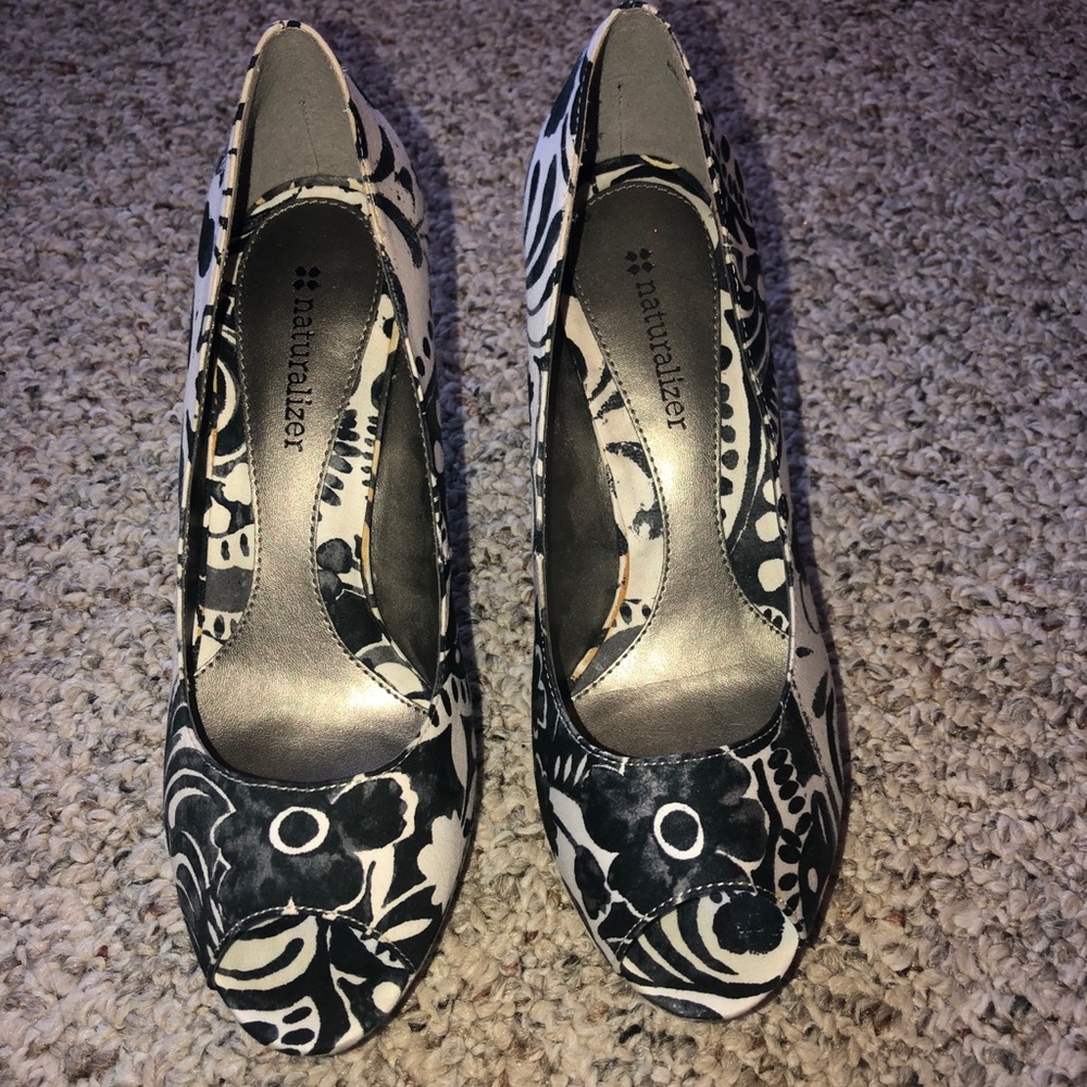 Naturalizer pumps